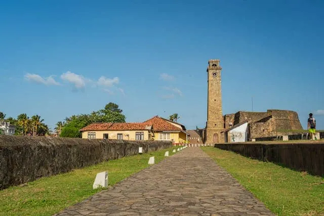 The streets inside the fort are laid out in a rectangular grid pattern.